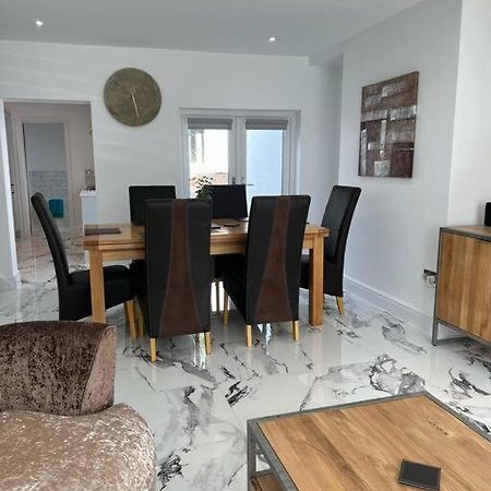 Clare Street - 3 Bedroom House With Private Parking Merthyr Tydfil Exteriör bild