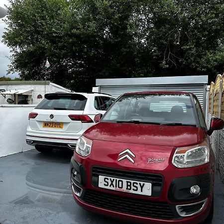 Clare Street - 3 Bedroom House With Private Parking Merthyr Tydfil Exteriör bild
