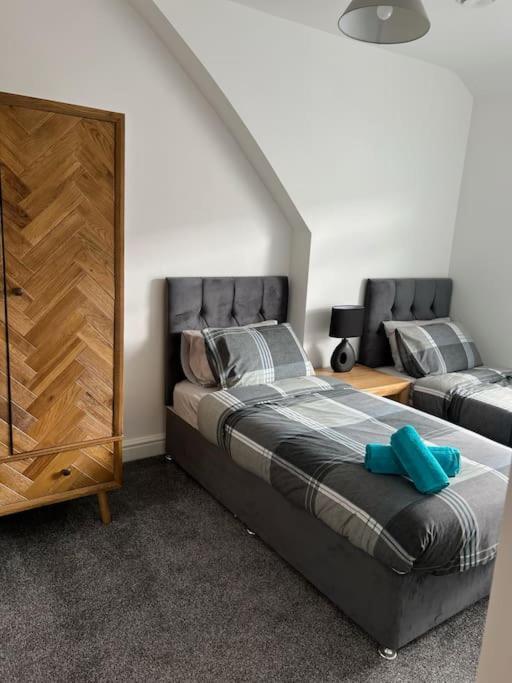 Clare Street - 3 Bedroom House With Private Parking Merthyr Tydfil Exteriör bild