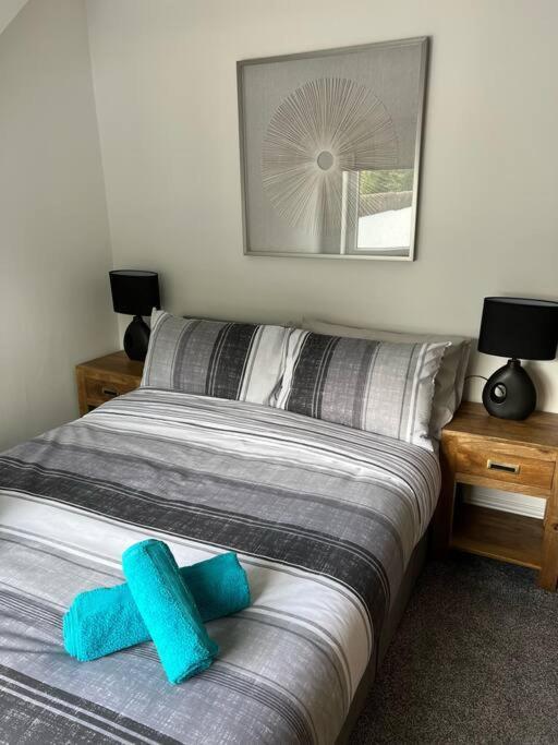 Clare Street - 3 Bedroom House With Private Parking Merthyr Tydfil Exteriör bild