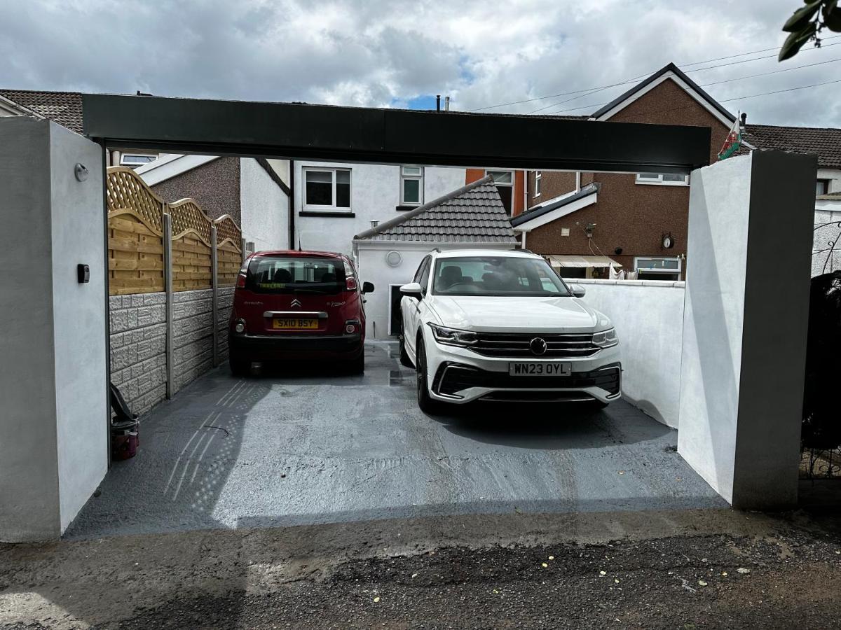 Clare Street - 3 Bedroom House With Private Parking Merthyr Tydfil Exteriör bild